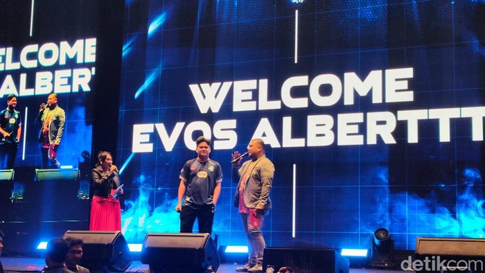 Kabar mengejutkan datang dari skema kompetitif Mobile Legends. Pasalnya hari ini, Minggu, 8 Desember 2024, Alberttt resmi diumumkan menjadi pemain baru Evos Esports.