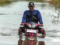 Banjir Rendam Jalan Lintas Jambi-Berbak
