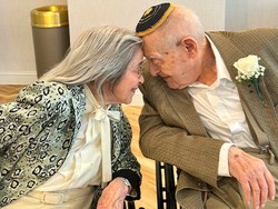 Video: Momen Pernikahan Pengantin Tertua di Dunia