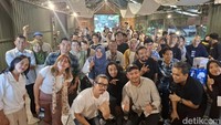 Antusiasme peserta tak hanya berlangsung selama Coffee Class. Setelah sesi berakhir, banyak peserta yang berebutan mengajak para narasumber untuk berfoto bersama. Foto: detikcom/Diah Afrilian