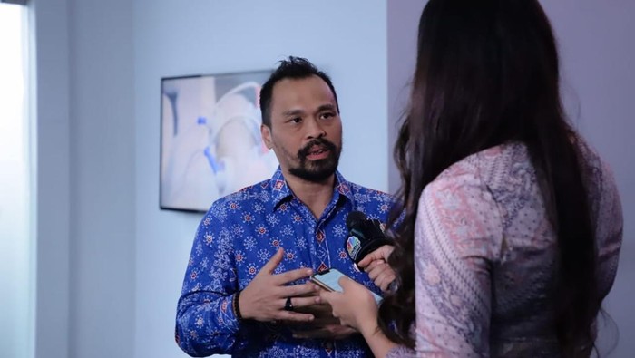 Doni Ismanto Darwin saat diwawancarai wartawan usai menghadiri acara penghargaan di Jakarta, baru-baru ini. Pendiri Forum Indotelko itu saat ini menjabat sebagai Staf Khusus Menteri Kelautan dan Perikanan Bidang Hubungan Masyarakat dan Komunikasi Publik.