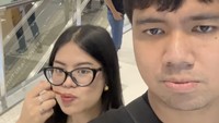 Sebelum lamaran, pria 28 tahun ini terlihat menghabiskan waktu dengan Indah. Mereka jalan-jalan di mall sambil menikmati es krim cone berdua. Foto: Instagram fransfaisal_