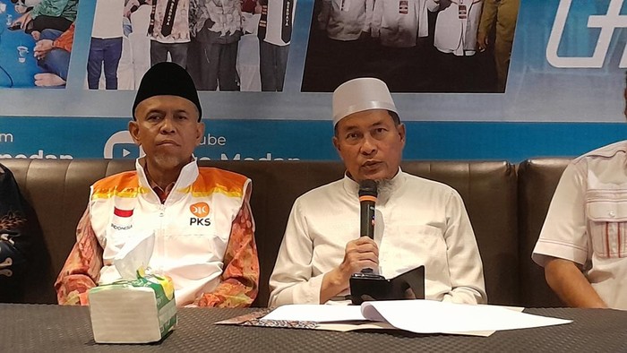 Hidayatullah (kanan) bersama Ketua Tim Pemenangan HIRO Salman Alfarisi (Nizar Aldi/detikSumut)