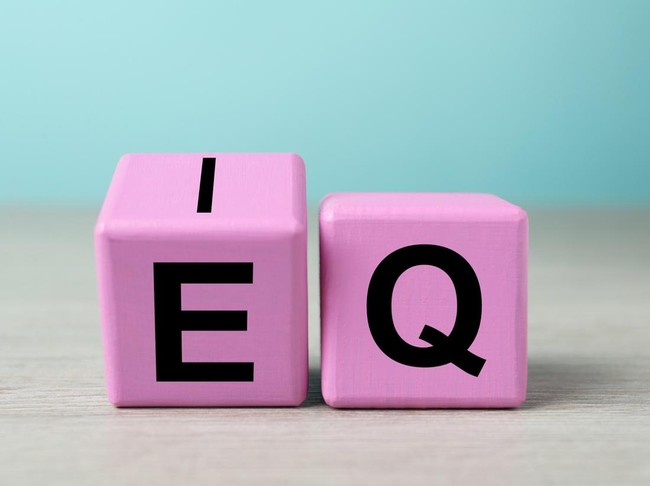 Ilustrasi ciri-ciri wanita cerdas