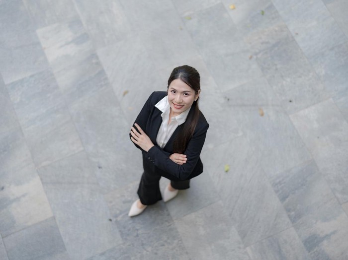 Ilustrasi ciri-ciri wanita cerdas