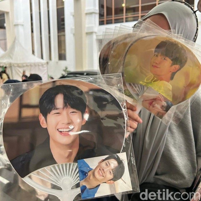 Interaksi Jung Hae In dan Fans di Fanmeeting yang Bikin Meleyot