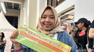 Goodbye Session yang bikin fans girang. “Aku nggak bisa milih (sesi mana paling favorit) karena Hae In tahu cara memperlakukan fans dengan baik,” ungkap Erna asal Jakarta Barat. “Oh iya karena ini kali pertama aku ‘hi bye’ deh, itu paling best,” tambahnya.