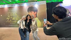 Interaksi Jung Hae In dan Fans di Fanmeeting yang Bikin Meleyot