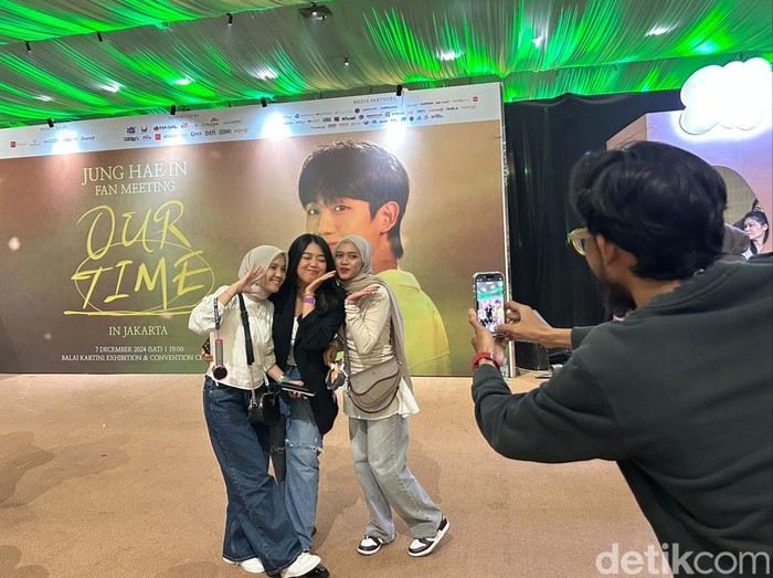 Interaksi Jung Hae In dan Fans di Fanmeeting yang Bikin Meleyot