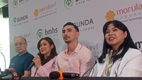 Itu adalah pengalaman yang indah dan luar biasa dan kita syukuri bahwa kita sudah melewatinya dengan baik, dengan tim yang bekerjasama dengan baik, tim dokter, tim bidan, tim suster semuanya, rumah sakit, ucap Jessica Iskandar. Foto: Ahsan/detikHOT