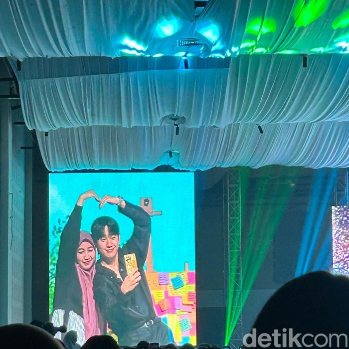 Jung Hae In dalam fanmeeting Our Time, tadi malam.
