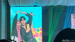 Interaksi Jung Hae In dan Fans di Fanmeeting yang Bikin Meleyot