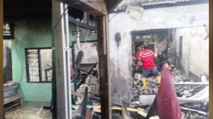 Kondisi rumah warga yang hangus terbakar diduga karena korsleting listrik di Kelurahan Cilacap, Kecamatan Cilacap Selatan, Kabupaten Cilacap, Minggu (8/12/2024).