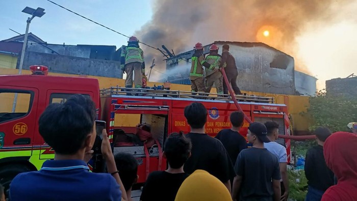 Kebakaran melahap 16 rumah warga di Medan (Foto: Dok. Istimewa)
