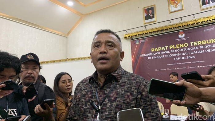 Ketua KPU Bali, I Dewa Agung Gede Lidartawan di Jimbaran, Badung, Minggu (8/12/2024). (Rizki Setyo)