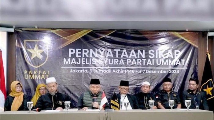 Ketua Majelis Syuro Partai Ummat Amien Rais (tengah). (Instagram Partai Ummat)
