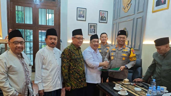 Ketua PCNU Surabaya bersama Polresta Surabaya