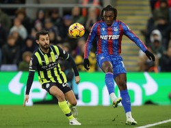 Penyerang sayap Crystal Palace, Eberechi Eze kabarnya sudah sepakat untuk gabung ke Arsenal. Akankah The Gunners dan Palace capai kesepakatan harga? (Getty Images/Crystal Pix/MB Media)