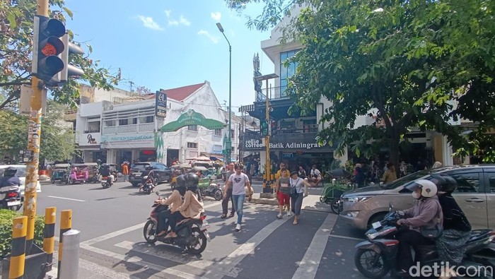 Kawasan Jalan Malioboro saat hari libur, Minggu (8/12/2024).