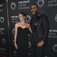 Sementara itu, hubungan erat keluarga Sussex dengan Tyler Perry terus menjadi sorotan. Perry, yang menjadi ayah baptis Putri Lilibet, sebelumnya menawarkan rumah mewahnya di Los Angeles kepada pasangan ini setelah mereka meninggalkan kehidupan kerajaan pada 2020. (Foto: Richard Shotwell/Invision/AP)