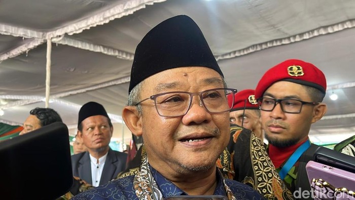 Menteri Pendidikan Dasar dan Menengah (Mendikdasmen), Abdul Mu’ti ditemui di RS PKU Solo, Minggu (8/12/2024).