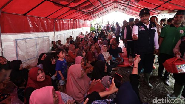 Mensos Gus Ipul kunjungi pengungsi banjir Pasuruan