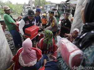Bantuan Senilai Rp 896 Juta Dikucurkan untuk Pengungsi Banjir Pasuruan