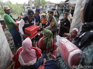 Bantuan Senilai Rp 896 Juta Dikucurkan untuk Pengungsi Banjir Pasuruan