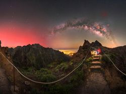 Warna-warni Aurora yang Menakjubkan di Northern Lights Photographer of the Year 2024