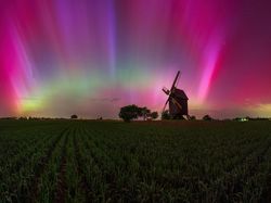 Warna-warni Aurora yang Menakjubkan di Northern Lights Photographer of the Year 2024