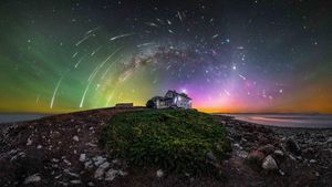Warna-warni Aurora yang Menakjubkan di Northern Lights Photographer of the Year 2024