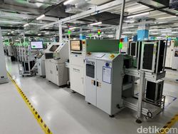 Mengintip Proses Produksi HP Tecno di Chongqing