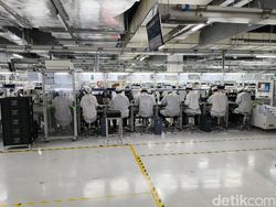 Mengintip Proses Produksi HP Tecno di Chongqing