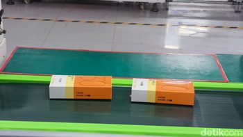 Ponsel-ponsel itu lalu akan dimasukkan ke dalam kardus untuk dipasarkan. Foto: Fyk/detikinet