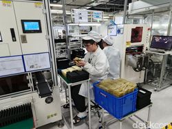 Mengintip Proses Produksi HP Tecno di Chongqing