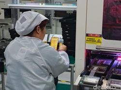 Mengintip Proses Produksi HP Tecno di Chongqing