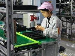 Mengintip Proses Produksi HP Tecno di Chongqing