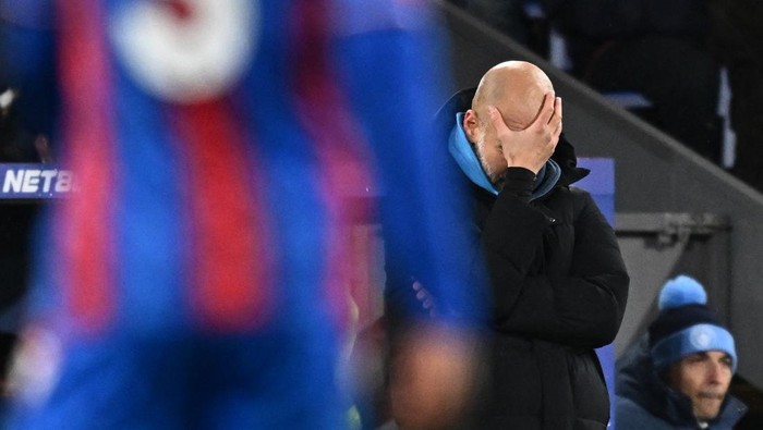 Soccer Football - Premier League - Crystal Palace v Manchester City - Selhurst Park, London, Britain - December 7, 2024 Manchester City manager Pep Guardiola reacts REUTERS/Dylan Martinez EDITORIAL USE ONLY. NO USE WITH UNAUTHORIZED AUDIO, VIDEO, DATA, FIXTURE LISTS, CLUB/LEAGUE LOGOS OR LIVE SERVICES. ONLINE IN-MATCH USE LIMITED TO 120 IMAGES, NO VIDEO EMULATION. NO USE IN BETTING, GAMES OR SINGLE CLUB/LEAGUE/PLAYER PUBLICATIONS. PLEASE CONTACT YOUR ACCOUNT REPRESENTATIVE FOR FURTHER DETAILS..