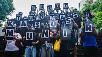 Mereka meminta kasus Munir diusut tuntas. 