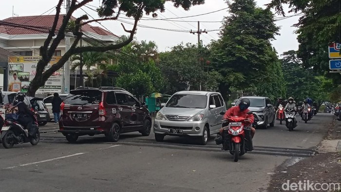 Polisi tidur di Jalan Terusan Dieng, Kota Malang yang dikritik netizen.