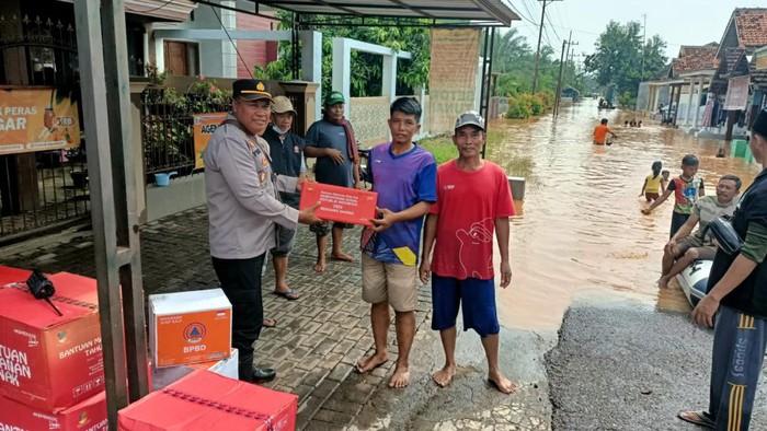 Polres Pasuruan Kota Salurkan Bantuan untuk Korban Banjir