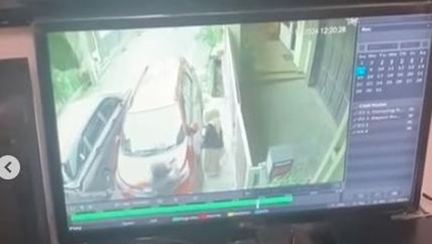 Potongan video rekaman CCTV aksi penculikan kepada wanita di Antapani Bandung.