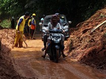 Sempat Tertutup Longsor, Kini Jalan Sigaranten Sukabumi Sudah Bisa Dilalui