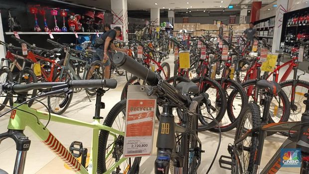 Sepeda Diskon Jutaan di Transmart Full Day Sale. (CNBC Indonesia/Martyasari Rizky)