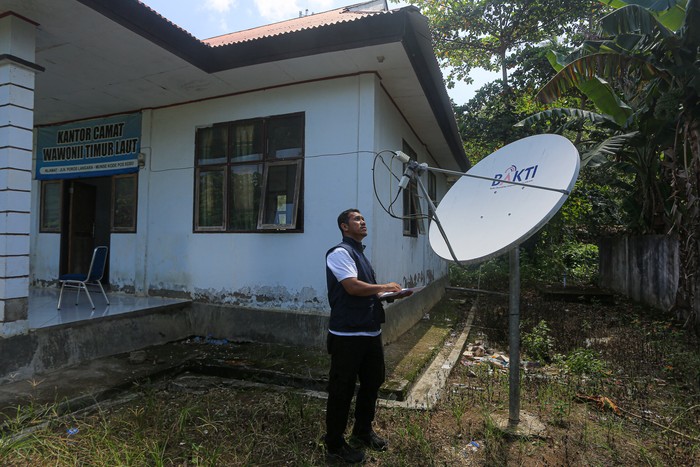 Tak Perlu ke Kantor Camat, Layanan Publik di Wawonii Cukup Lewat WA