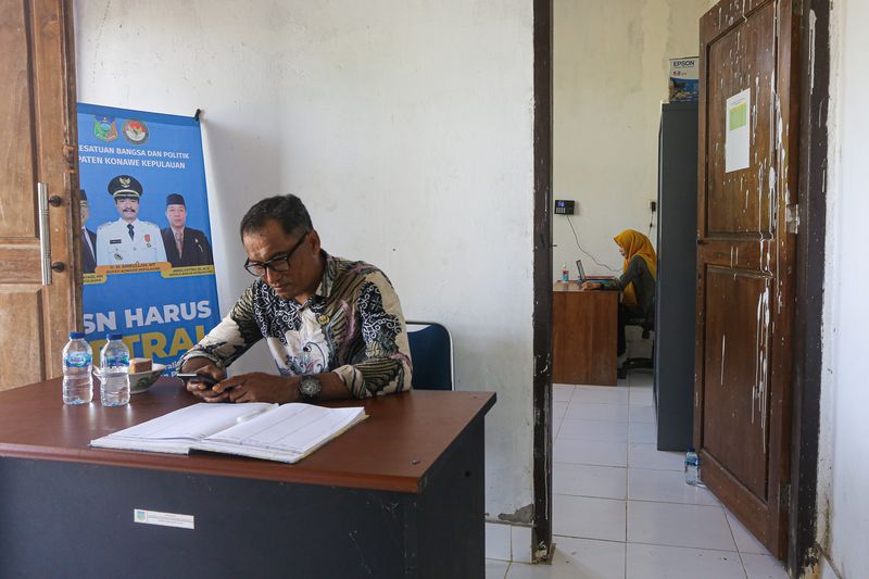 Tak Perlu ke Kantor Camat, Layanan Publik di Wawonii Cukup Lewat WA