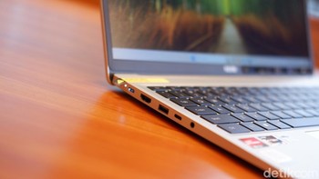 Sementara bagian kiri terdalat 2xUSB-C, HDMI, USB 3.1 dan jack audio 3,5 mm. Foto: Adi Fida Rahman/detikINET