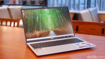 Layar 16 inchnya ini menggunakan rasio 16:10 dan rasio screen to body 91% / Foto: Adi Fida Rahman/detikINET