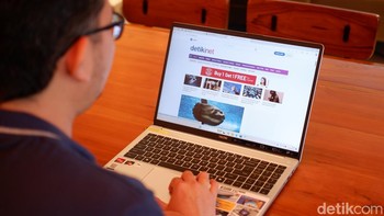 Tecno Megabook K16S menjalankan Windows 11 dan dibanderol Rp 5.999.000. Foto: Adi FIda Rahman/detikINET