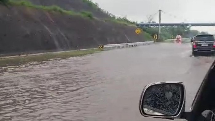 Tol Pandaan-Malang banjir